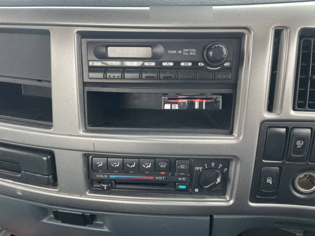 UDトラックスコンドル平ボディ中型（4t）[写真34]