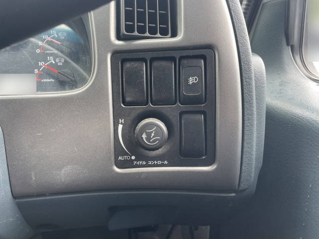 UDトラックスコンドル平ボディ中型（4t）[写真36]