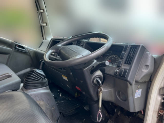 いすゞエルフアルミバン小型（2t・3t）[写真22]