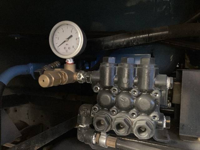 いすゞエルフ高圧洗浄車小型（2t・3t）[写真12]