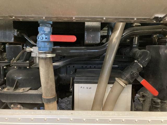 いすゞエルフ高圧洗浄車小型（2t・3t）[写真23]