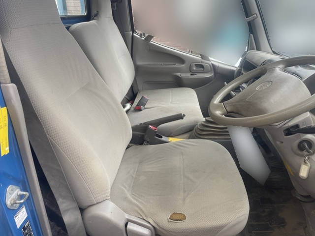 トヨタトヨエース平ボディ小型（2t・3t）[写真25]