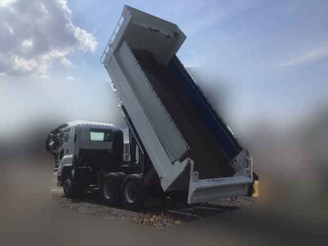 いすゞギガダンプ大型（10t）[写真10]