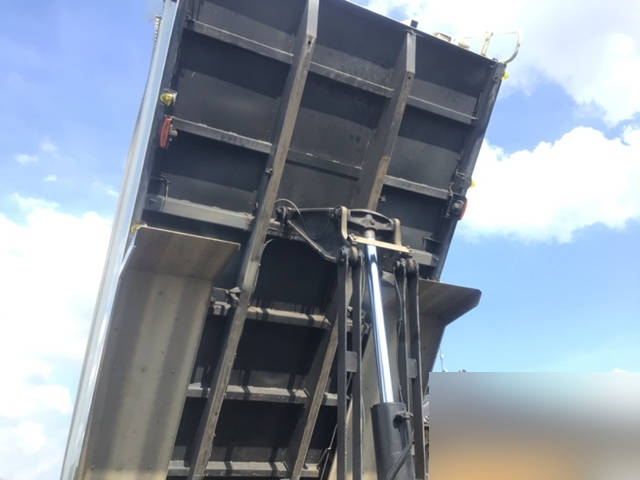 いすゞギガダンプ大型（10t）[写真18]