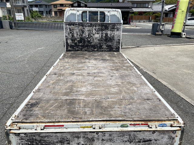 三菱ふそうキャンター平ボディ小型（2t・3t）[写真11]