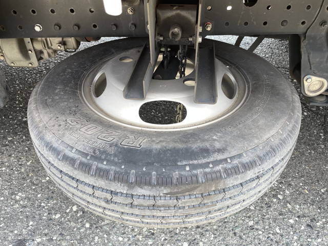 三菱ふそうキャンター平ボディ小型（2t・3t）[写真17]