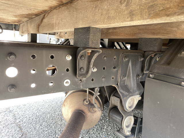 三菱ふそうキャンター平ボディ小型（2t・3t）[写真18]