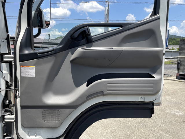 三菱ふそうキャンター平ボディ小型（2t・3t）[写真25]
