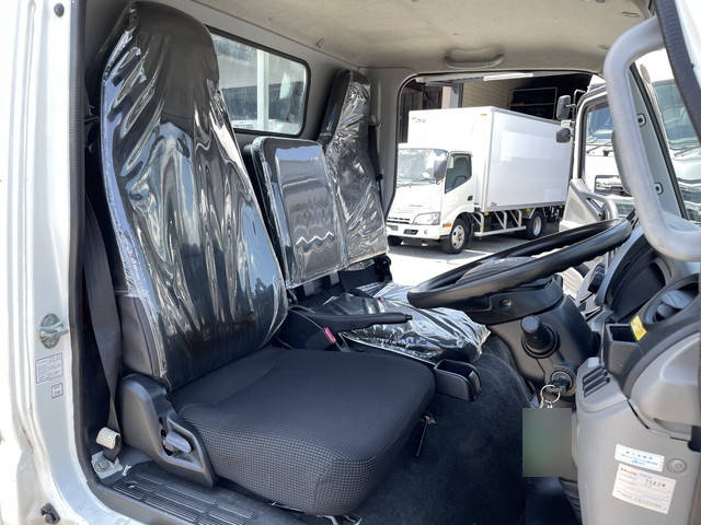 三菱ふそうキャンター平ボディ小型（2t・3t）[写真27]