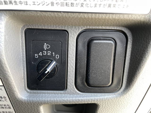 三菱ふそうキャンター平ボディ小型（2t・3t）[写真37]