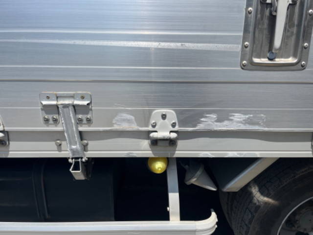 いすゞフォワードアルミウイング中型（4t）[写真07]