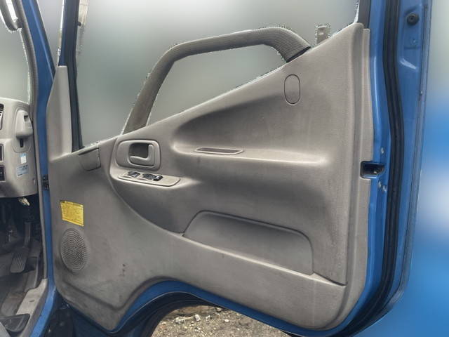 日野デュトロダブルキャブ（Wキャブ）小型（2t・3t）[写真22]