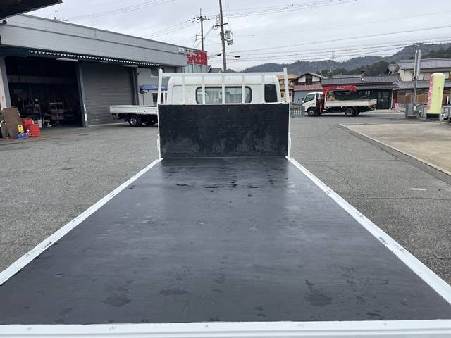 三菱ふそうキャンター平ボディ小型（2t・3t）[写真11]