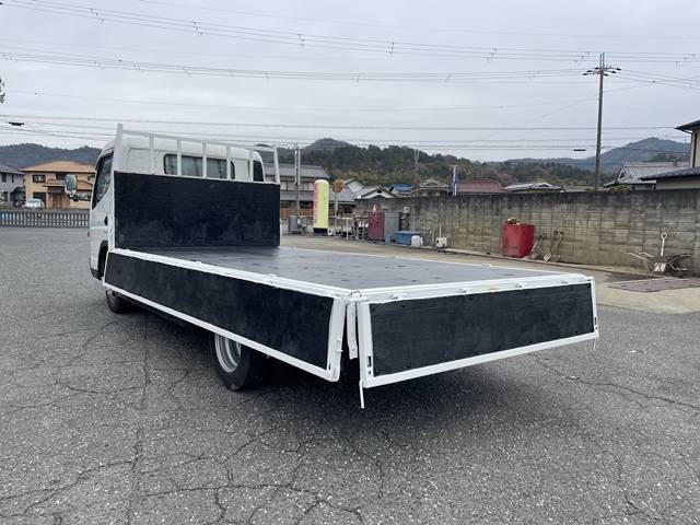 三菱ふそうキャンター平ボディ小型（2t・3t）[写真15]