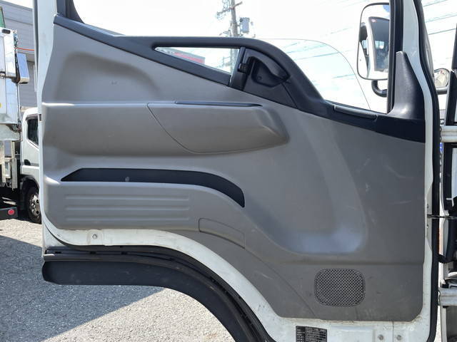 三菱ふそうキャンター平ボディ小型（2t・3t）[写真23]