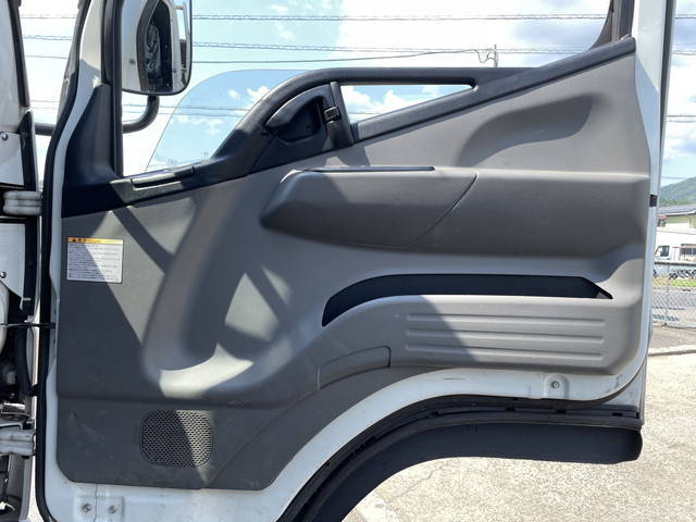 三菱ふそうキャンター平ボディ小型（2t・3t）[写真24]