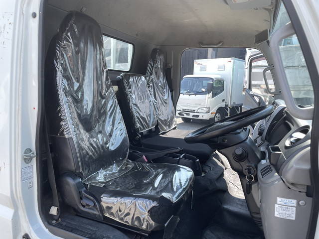 三菱ふそうキャンター平ボディ小型（2t・3t）[写真26]