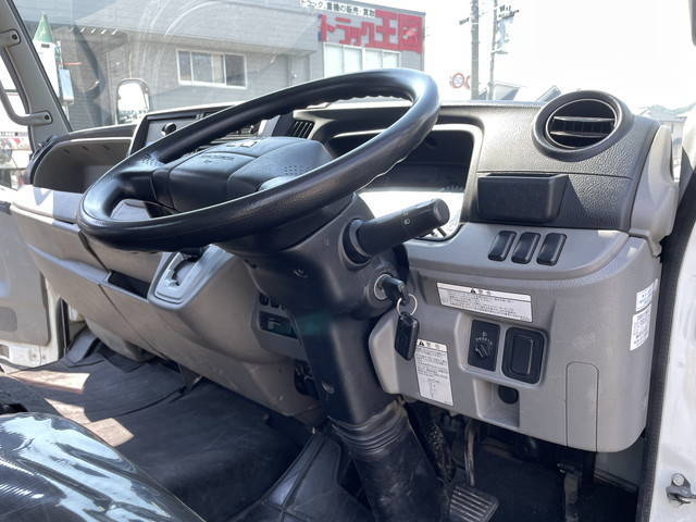 三菱ふそうキャンター平ボディ小型（2t・3t）[写真29]
