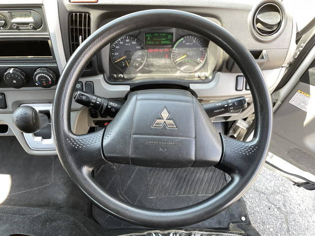 三菱ふそうキャンター平ボディ小型（2t・3t）[写真30]