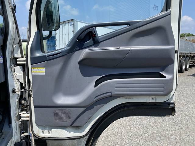 三菱ふそうキャンターアルミバン小型（2t・3t）[写真30]