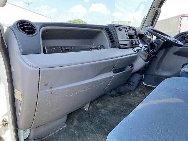 三菱ふそうキャンターアルミバン小型（2t・3t）[写真31]