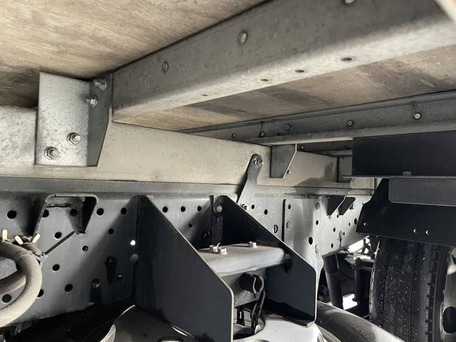 いすゞエルフアルミバン小型（2t・3t）[写真18]