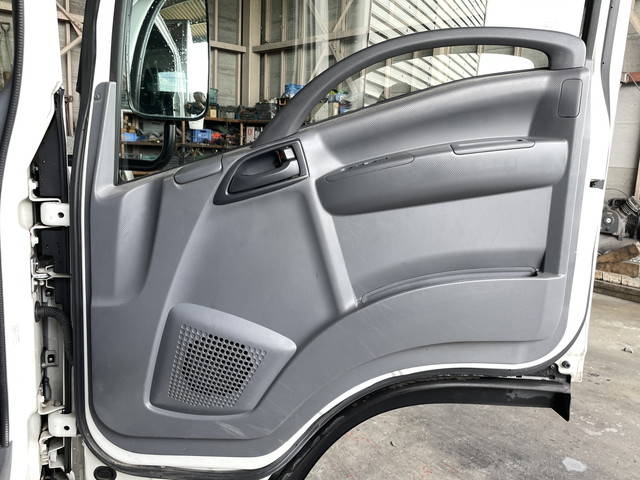 いすゞエルフアルミバン小型（2t・3t）[写真26]