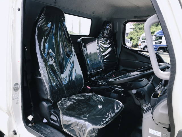 三菱ふそうキャンター平ボディ小型（2t・3t）[写真30]