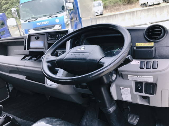 三菱ふそうキャンター平ボディ小型（2t・3t）[写真33]