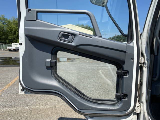 三菱ふそうファイタークレーン6段中型（4t）[写真28]