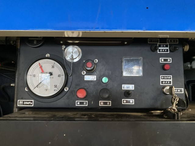 いすゞエルフ高圧洗浄車小型（2t・3t）[写真11]