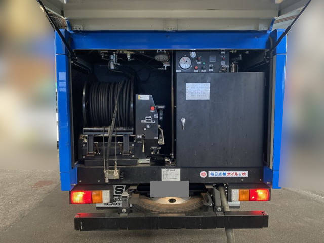 いすゞエルフ高圧洗浄車小型（2t・3t）[写真08]