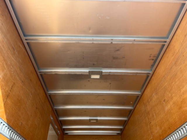 いすゞエルフアルミバン小型（2t・3t）[写真04]