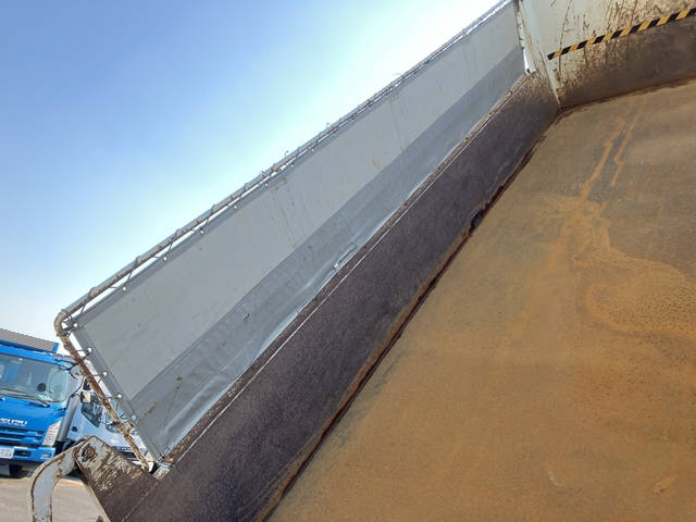 三菱ふそうスーパーグレートダンプ大型（10t）[写真12]