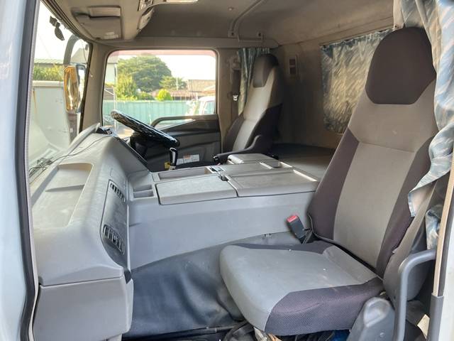 三菱ふそうスーパーグレートダンプ大型（10t）[写真32]