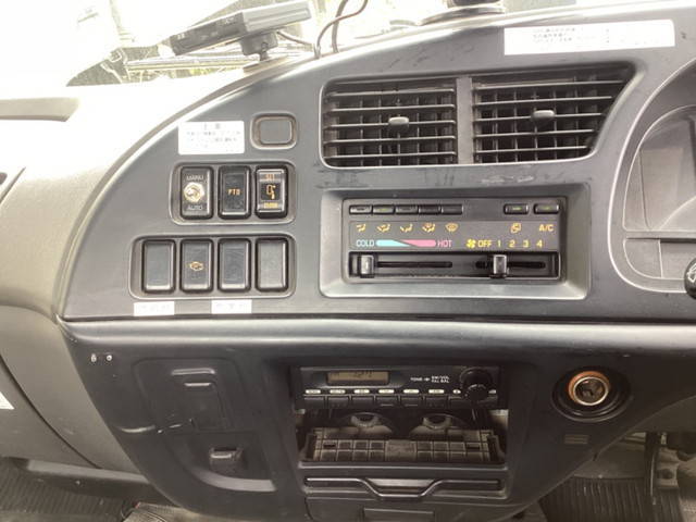 いすゞフォワードコンテナ専用車中型（4t）[写真12]