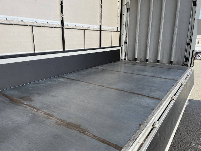 日産アトラス幌ウイング小型（2t・3t）[写真11]