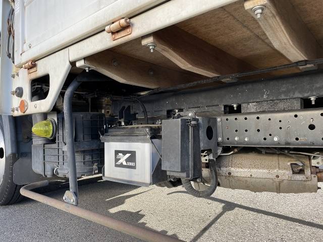 日産アトラス幌ウイング小型（2t・3t）[写真17]