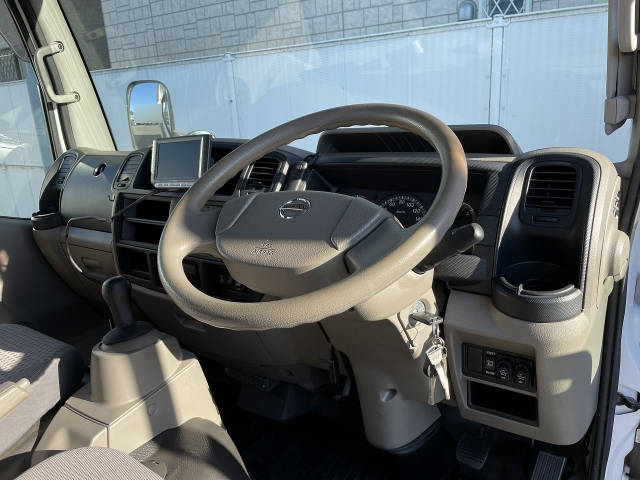 日産アトラス幌ウイング小型（2t・3t）[写真29]