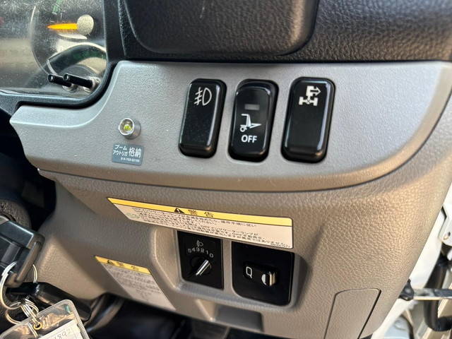 三菱ふそうキャンタークレーン4段小型（2t・3t）[写真31]