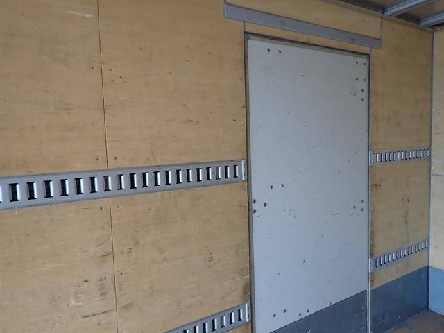 いすゞエルフアルミバン小型（2t・3t）[写真15]