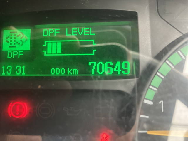 三菱ふそうキャンタークレーン3段小型（2t・3t）[写真32]