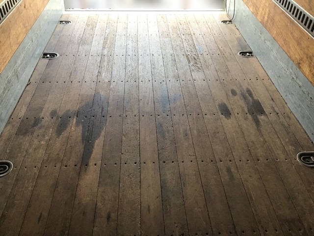 いすゞエルフアルミバン小型（2t・3t）[写真12]