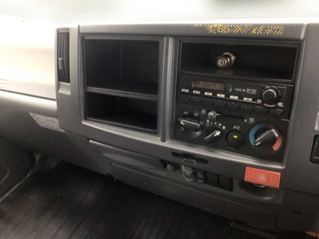 いすゞエルフアルミバン小型（2t・3t）[写真26]