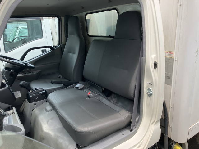 日野デュトロ冷凍車（冷蔵車）小型（2t・3t）[写真28]