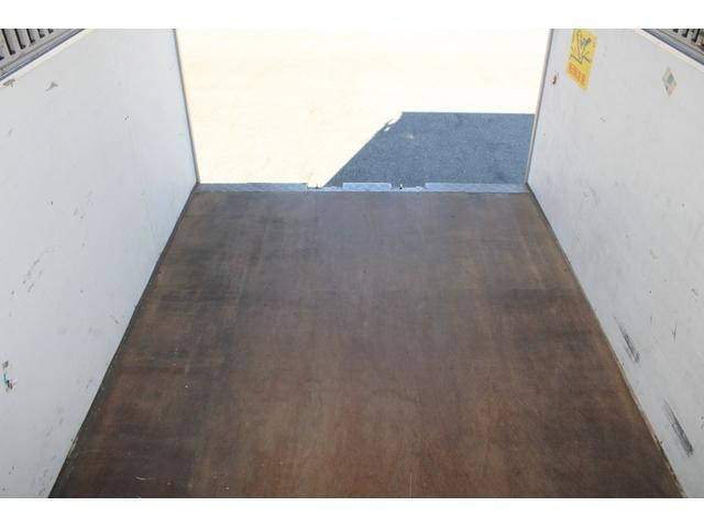 いすゞエルフパネルバン小型（2t・3t）[写真16]