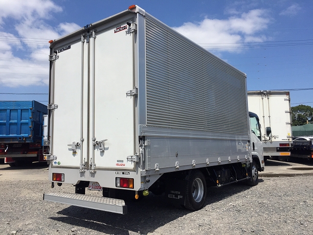 いすゞエルフアルミウイング小型（2t・3t）[写真02]