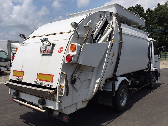 UDトラックスコンドルパッカー車（塵芥車）中型（4t）[写真02]