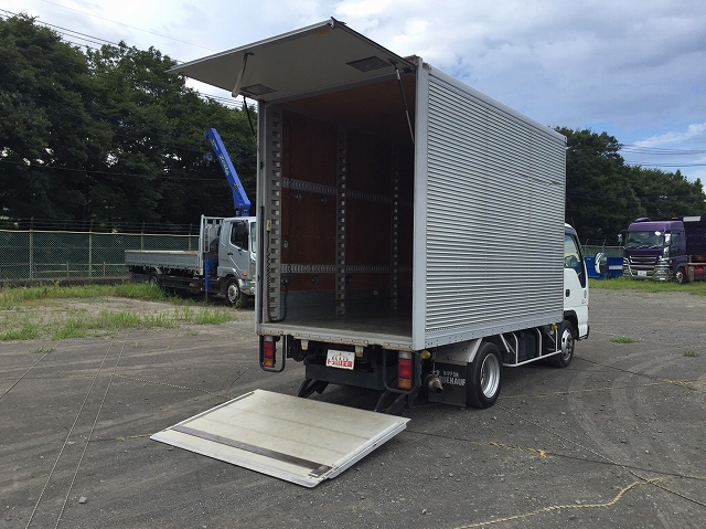 いすゞエルフアルミバン小型（2t・3t）[写真02]