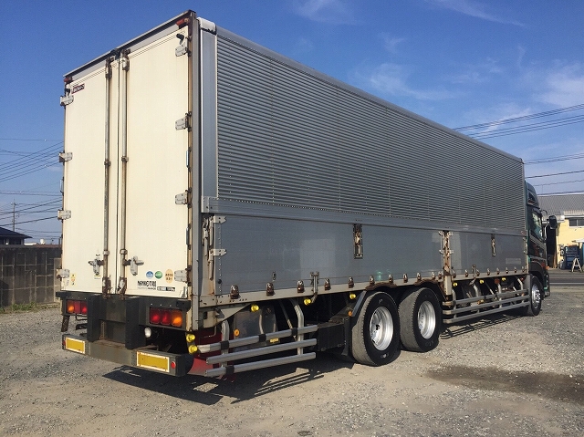 UDトラックスクオンアルミウイング大型（10t）[写真02]